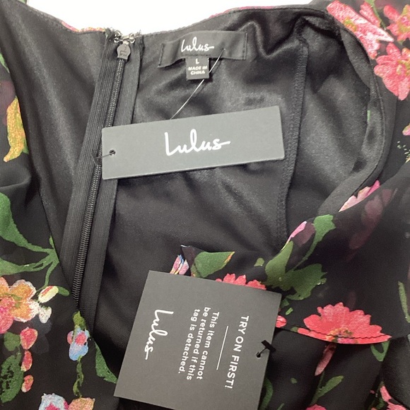 NWT Size Large Lulu's Black Floral Jumpsuit - Picture 12 of 15